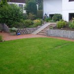 Und hier wurde eine behindertengerechte Zuwegung zur Terrasse gebaut